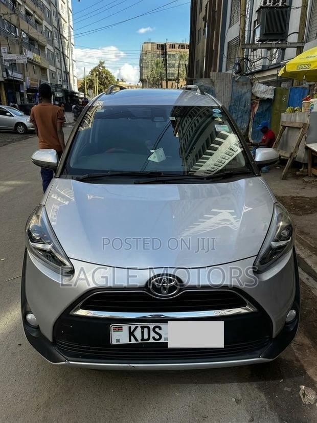 Toyota Sienta 1.5 FWD 2016 Silver