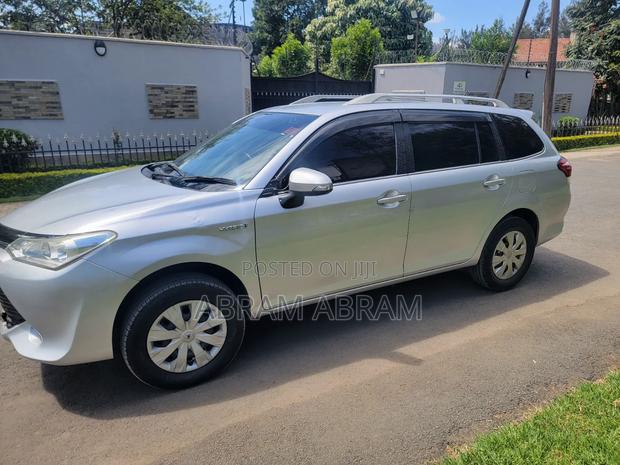 Toyota Corolla Fielder 2017 Silver