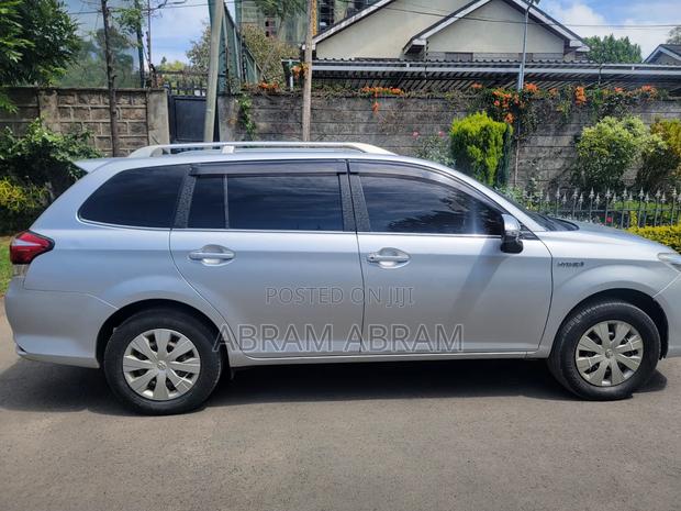 Toyota Corolla Fielder 2017 Silver