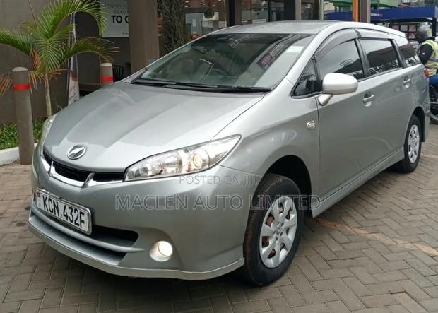 Toyota Wish 2010 Silver