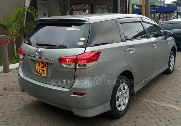 Toyota Wish 2010 Silver
