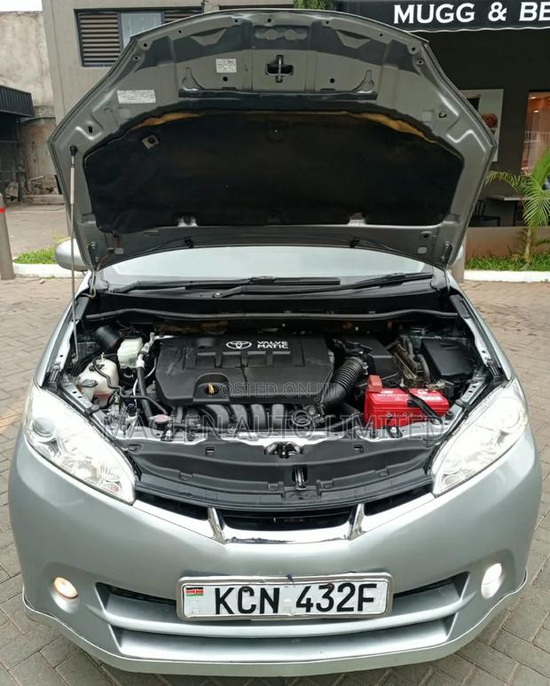 Toyota Wish 2010 Silver