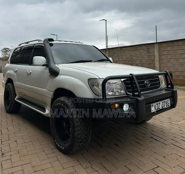 Toyota Land Cruiser Prado 2004 White