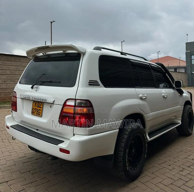 Toyota Land Cruiser Prado 2004 White