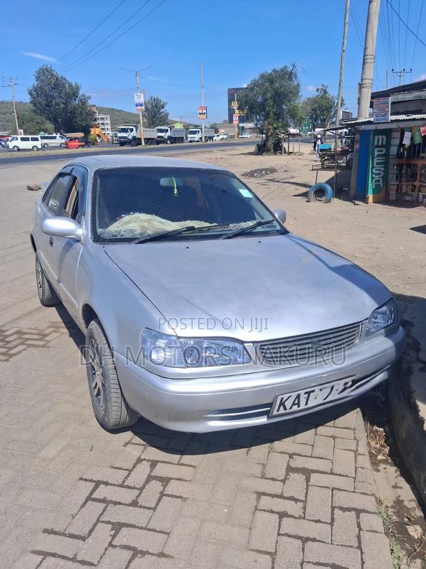 Toyota Corolla 2000 Silver