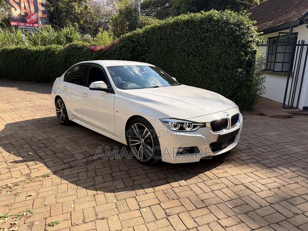 BMW 320i 2019 White