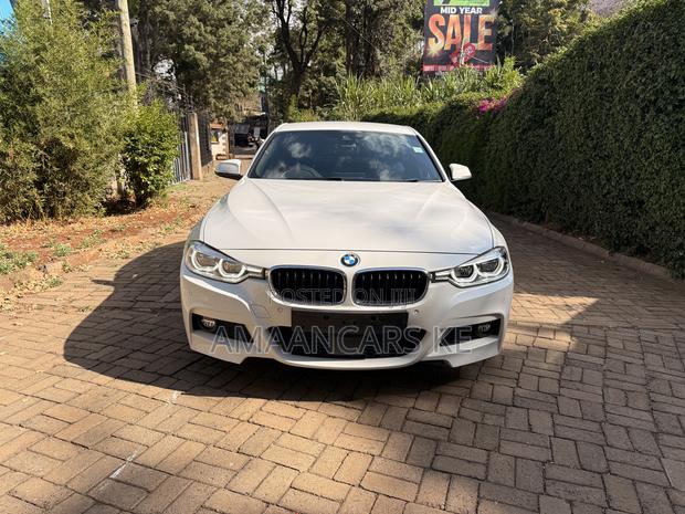 BMW 320i 2019 White