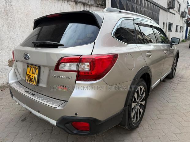 Subaru Outback 2.5i Premium AWD 2016 Gold