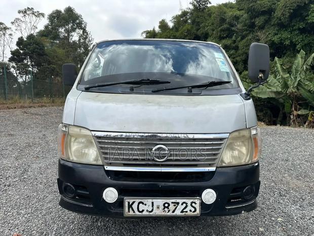 Nissan Caravan 2009 Silver