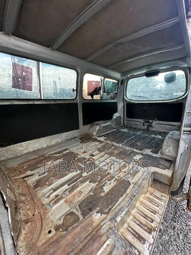 Nissan Caravan 2009 Silver