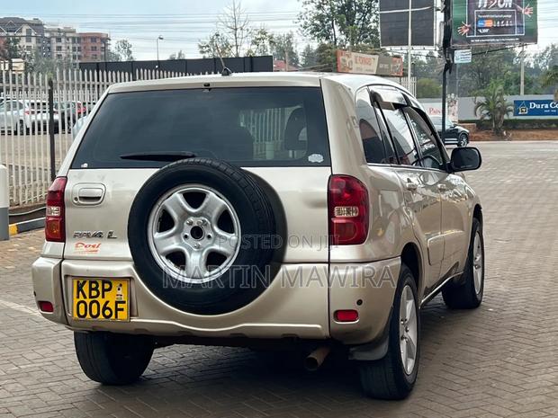 Toyota RAV4 2005 Gold