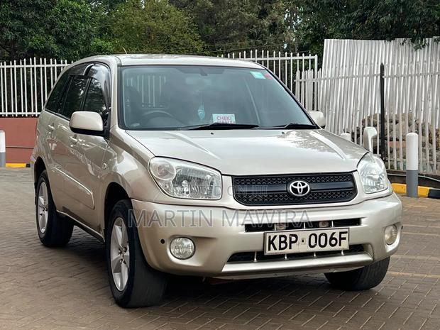 Toyota RAV4 2005 Gold