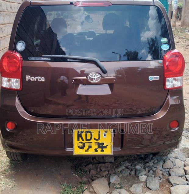 Toyota Porte 2014 Maroon
