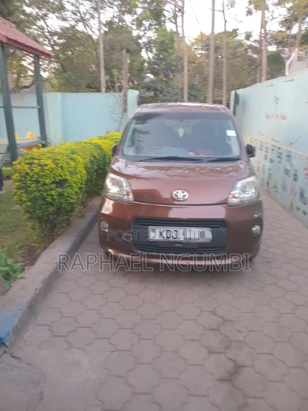 Toyota Porte 2014 Maroon