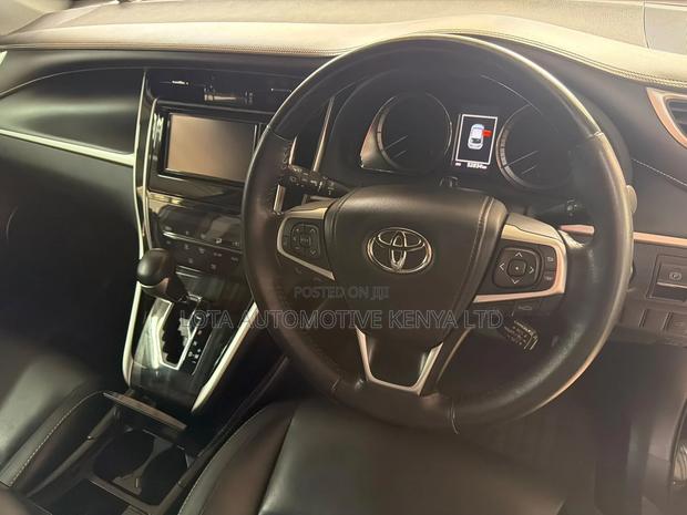 Toyota Harrier 2.0 2019 Black