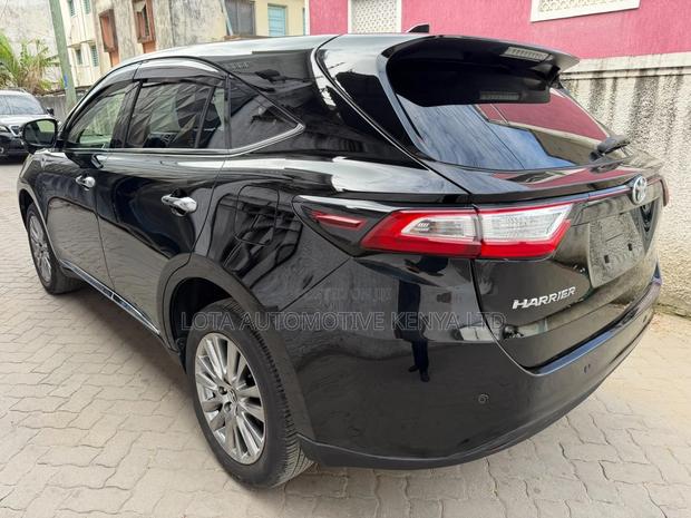 Toyota Harrier 2.0 2019 Black