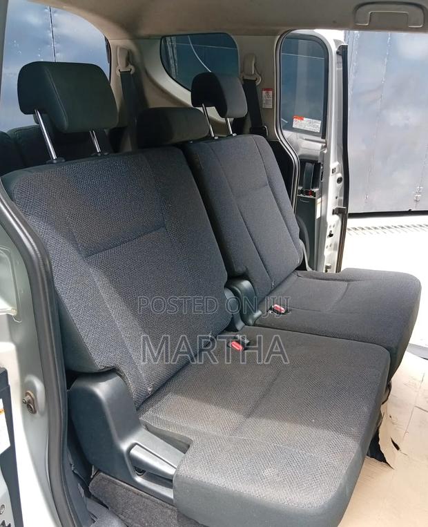 Toyota Sienta 2016 Silver
