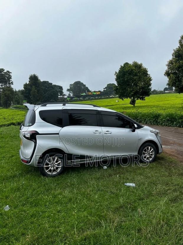 Toyota Sienta 1.5 FWD 2016 Silver