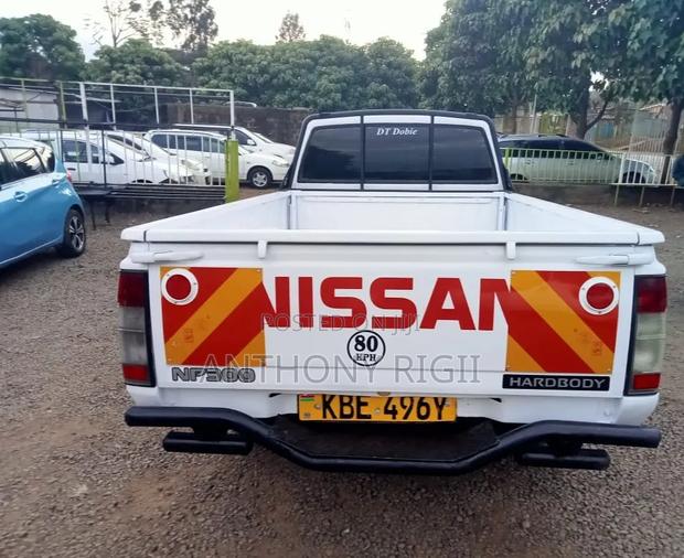 Nissan Hardbody 2009 White