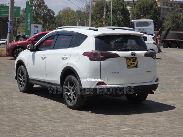 Toyota RAV4 2015 White