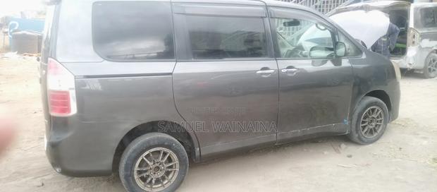 Toyota Noah 2.0 143hp AWD (7 Seater) 2013 Black