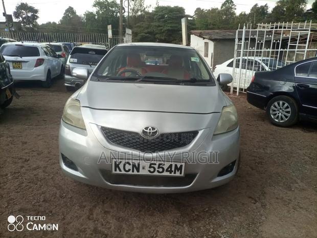 Toyota Belta 2011 Silver