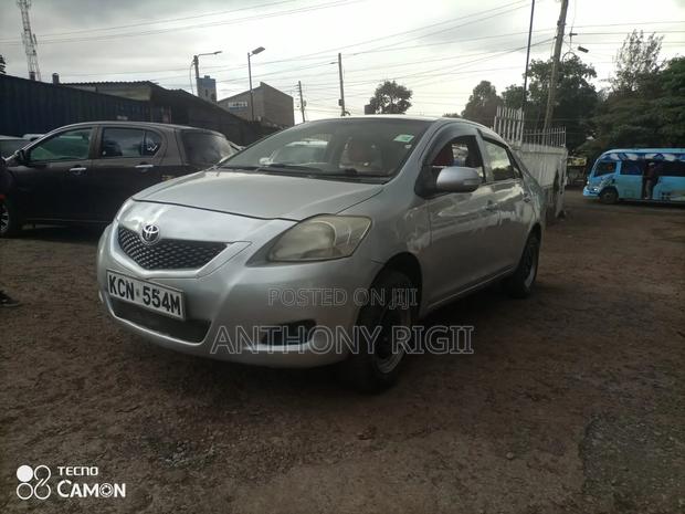 Toyota Belta 2011 Silver