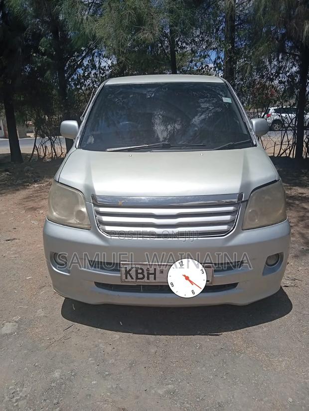 Toyota Noah 2.0 143hp FWD (7 Seater) 2009 Silver