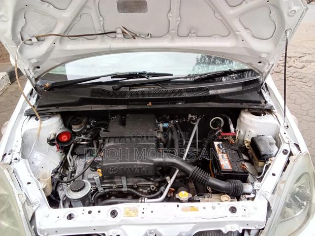 Toyota Vitz 2003 White