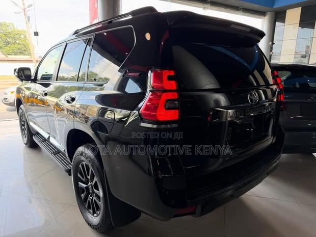 Toyota Land Cruiser Prado 2.7 2021 Black
