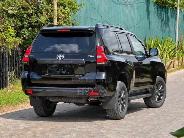 Toyota Land Cruiser Prado 2.8 2023 Black
