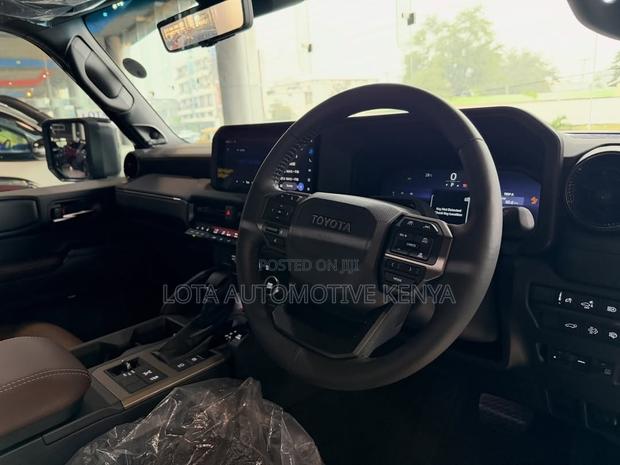 New Toyota Land Cruiser Prado 2.8 2025 Black