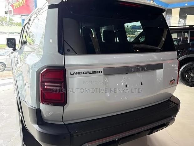 New Toyota Land Cruiser Prado 2.7 2024 Pearl