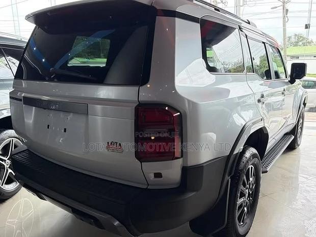 New Toyota Land Cruiser Prado 2.7 2024 Pearl