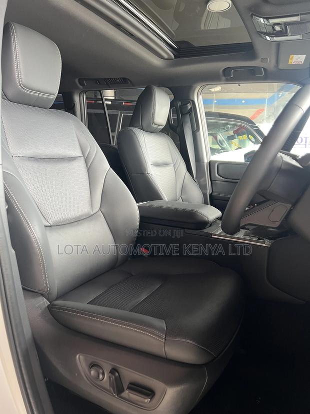 New Toyota Land Cruiser Prado 2.7 2024 Pearl