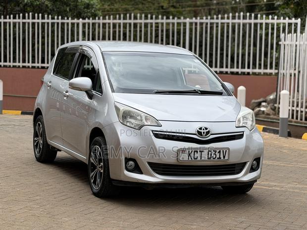 Toyota Ractis 2012 Silver