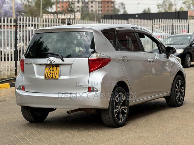 Toyota Ractis 2012 Silver