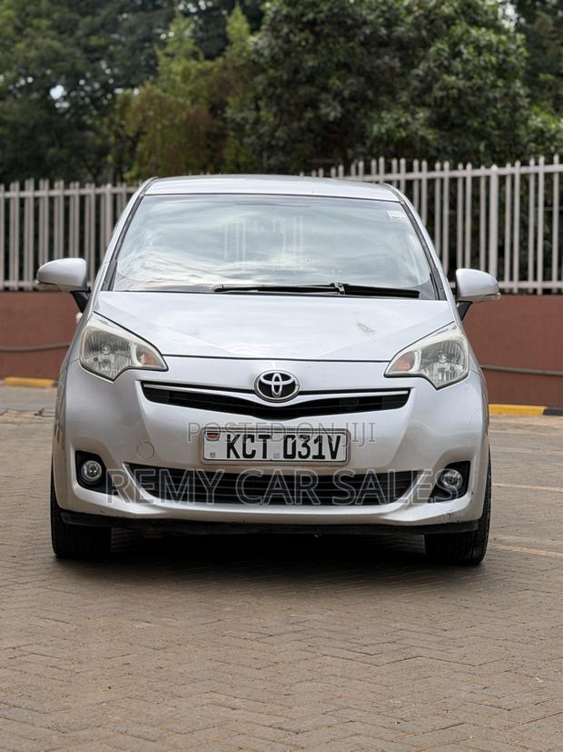 Toyota Ractis 2012 Silver