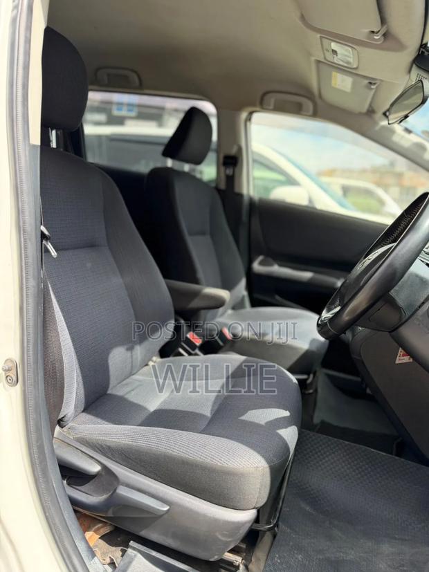 Toyota Sienta 2018 White