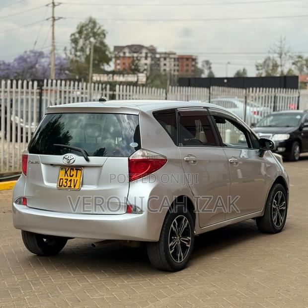 Toyota Ractis 2012 Silver