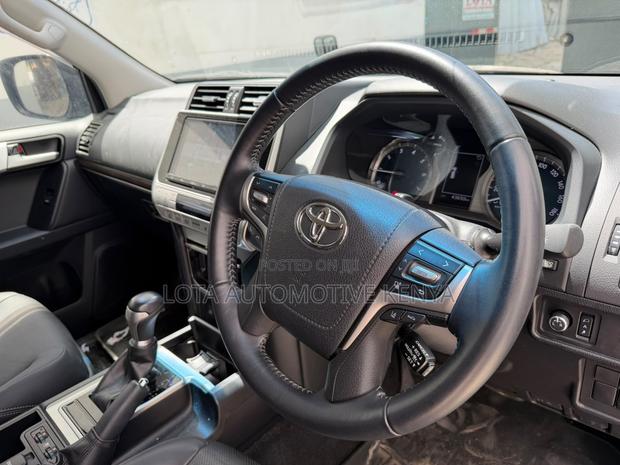 Toyota Land Cruiser Prado 2.7 2021 Black