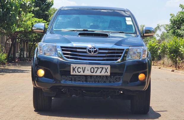 Toyota Hilux 2012 Gray