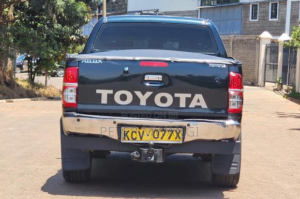 Toyota Hilux 2012 Gray