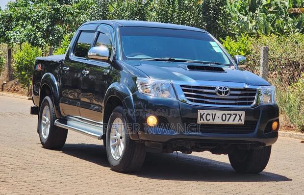 Toyota Hilux 2012 Gray