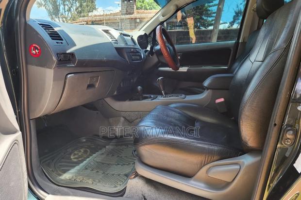 Toyota Hilux 2012 Gray