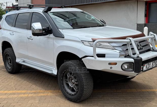 Mitsubishi Pajero 2022 White