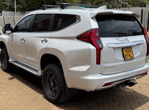 Mitsubishi Pajero 2022 White