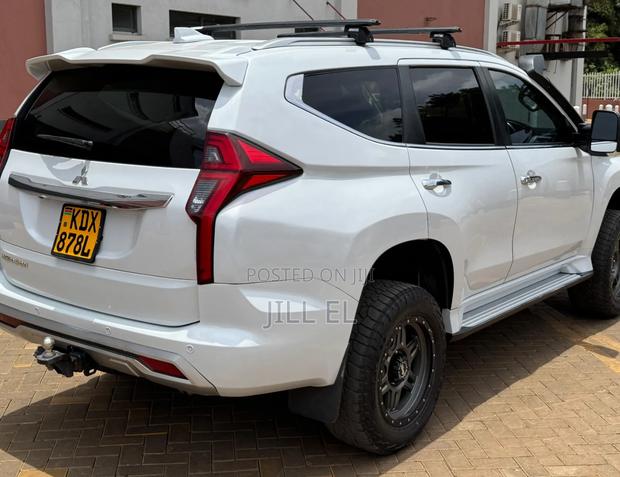 Mitsubishi Pajero 2022 White
