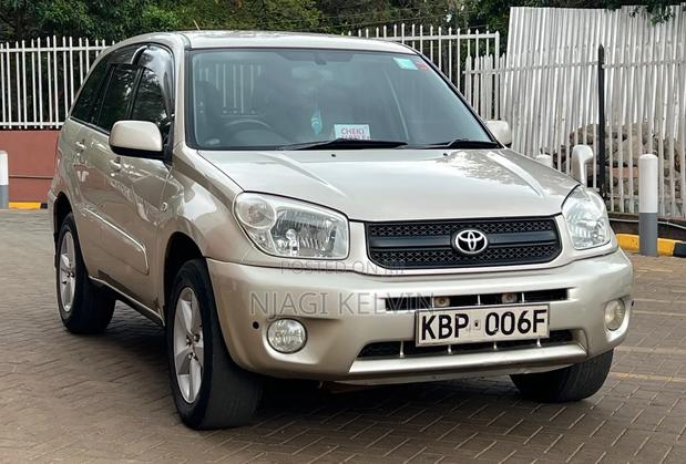Toyota RAV4 2005 Gold