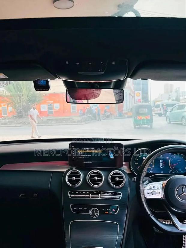 Mercedes-Benz C200 2019 Red